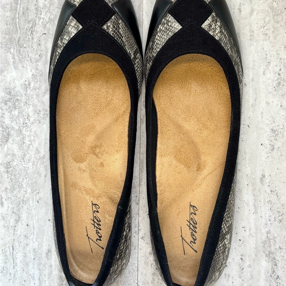 Trotters Sharp Ballet Flats Snake Print Slip Ons 9.5N - Picture 4 of 10